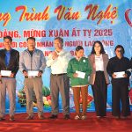 Công đoàn Cao su Chư Păh tổ chức văn nghệ mừng Đảng mừng xuân và trao quà công nhân khó khăn